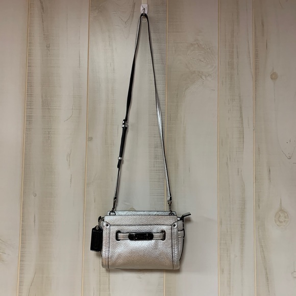 Coach Swagger Wristlet Silver Leather Crossbody - Picture 2 of 12